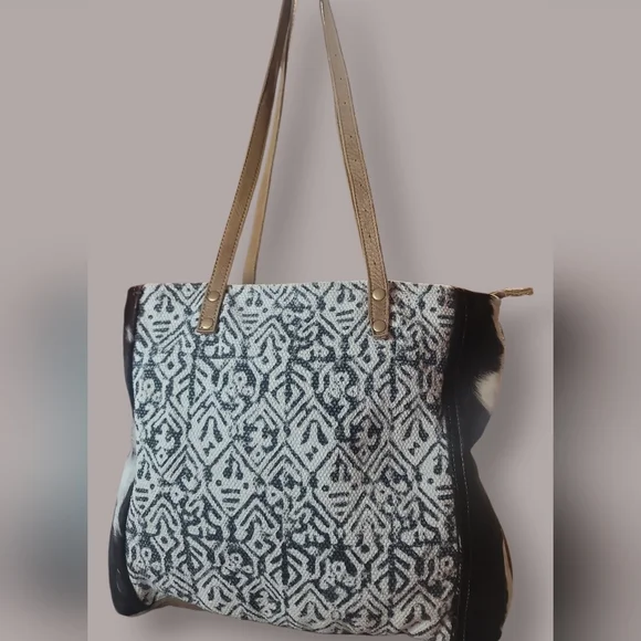 MYRA Bag Black and White Calf Hide Sides  Canvas Tote with Leather Straps EUC - Picture 4 of 9